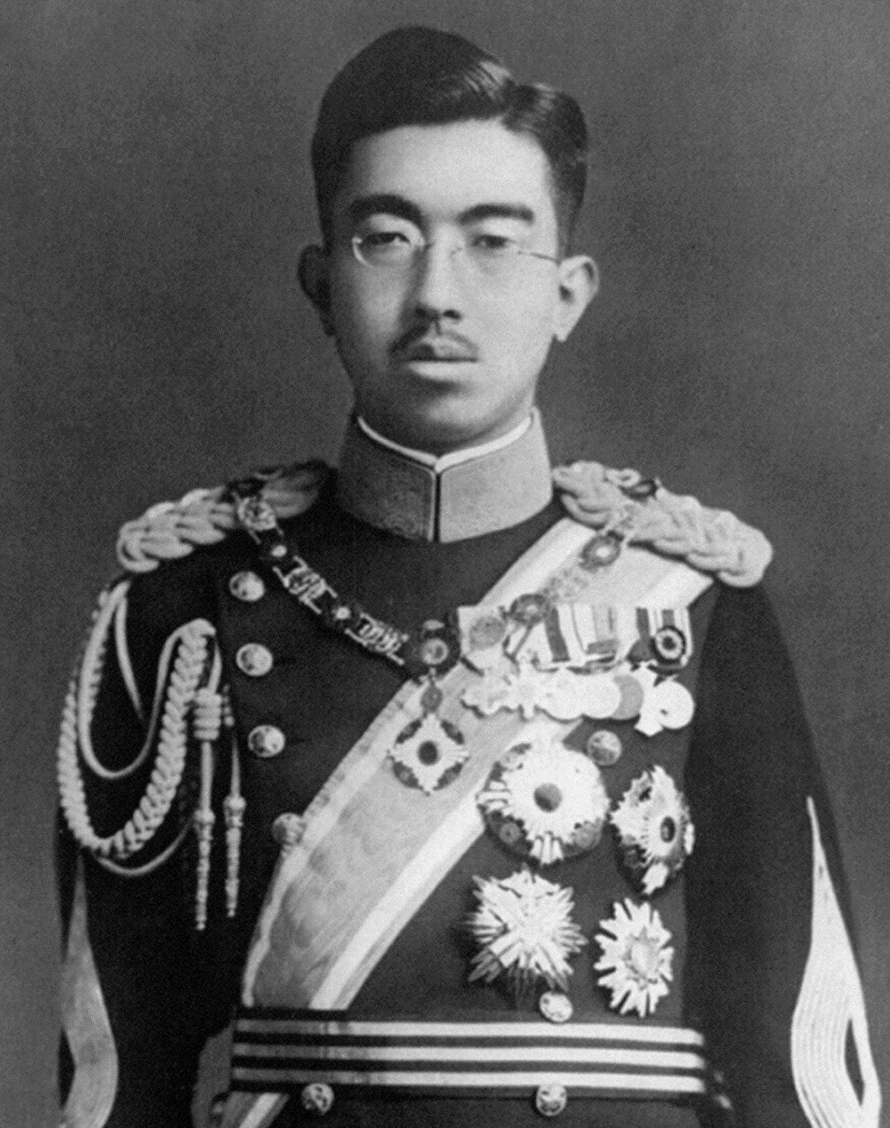 Император Японии Хирохито портрет