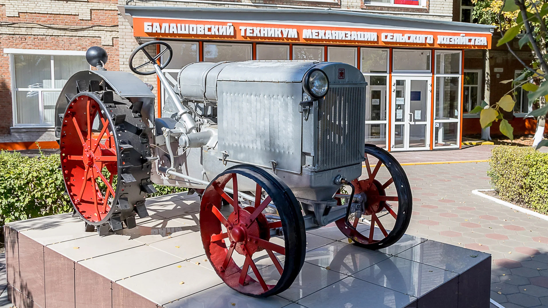 Сморгонь тракторный завод. СТЗ-15/30. Трактор СТЗ 15/30. ХТЗ 15 30 трактор. Трактор СХТЗ 15/30 колесный.