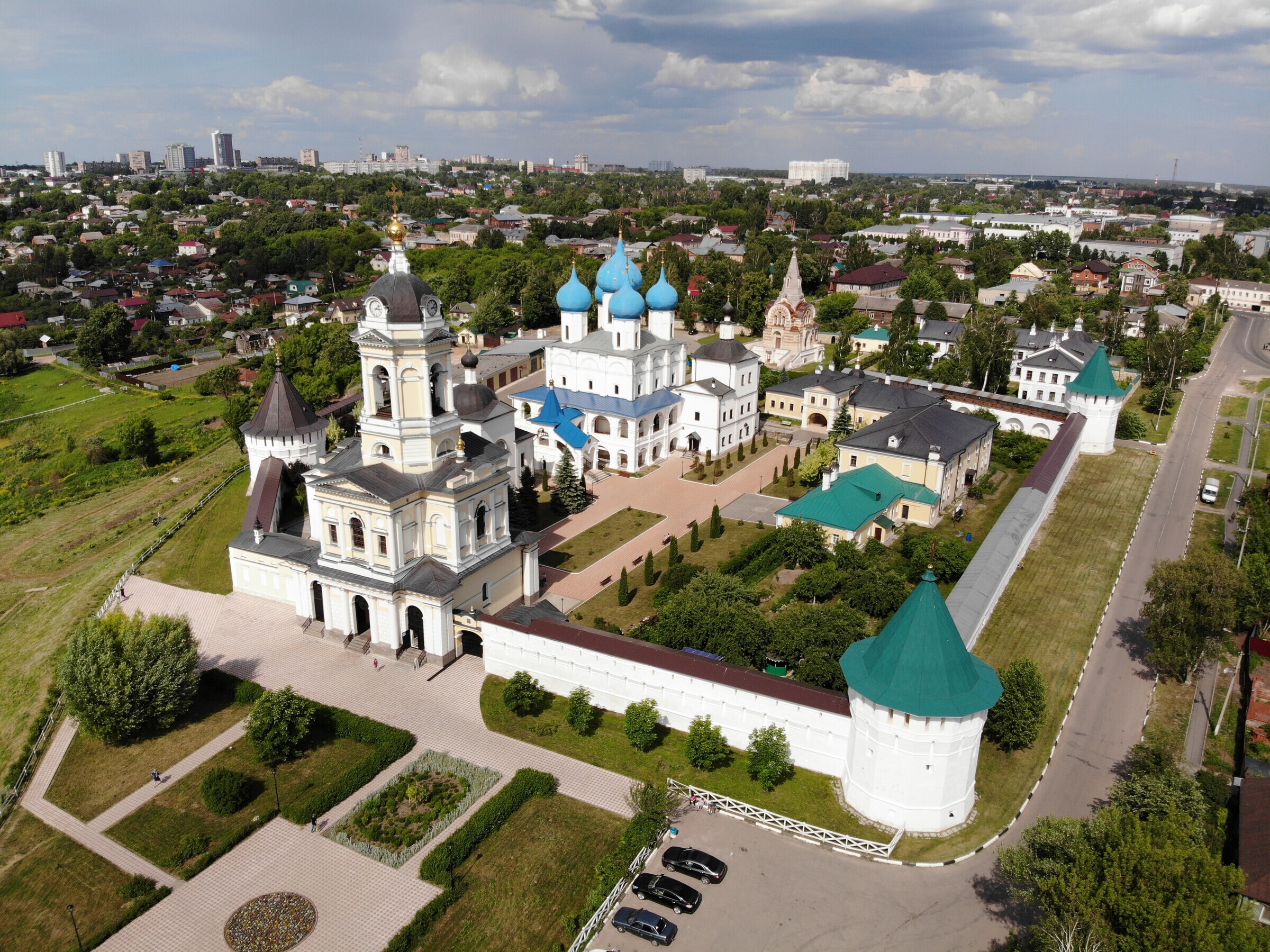 Высоцкий монастырь в реке Серпухов